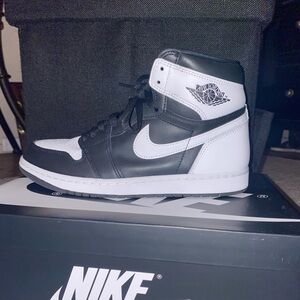 Jordan 1 black n white